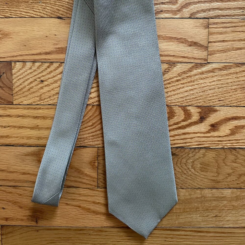 Brooks Brothers "346" 100% Silk Tie - EUC, Silver Dotted, $108 Retail